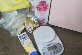 日式香浓炼乳面包的做法步骤：1