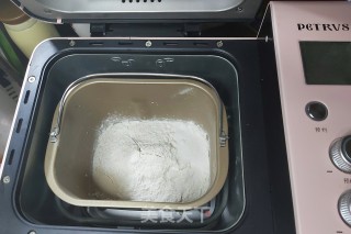 日式香浓炼乳面包的做法步骤：2
