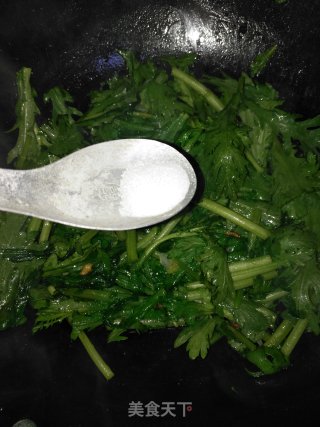 清炒茼蒿的做法步骤：5