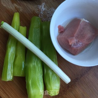 青笋滑肉片的做法步骤：1