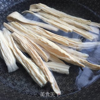香辣腐竹的做法步骤：2