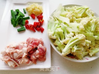花椰菜炒肉的做法步骤：2