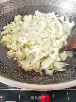 花椰菜炒肉的做法步骤：3
