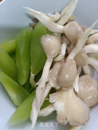 干锅大虾的做法步骤：2