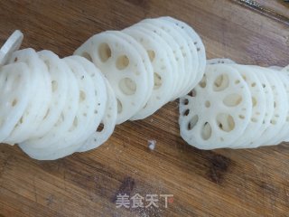 糖醋藕片的做法步骤：1