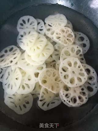 糖醋藕片的做法步骤：4