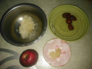 银耳苹果汤的做法步骤：1