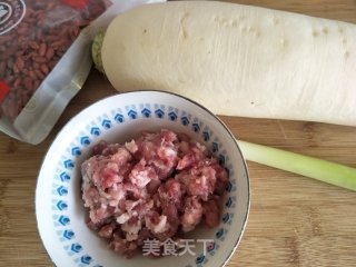 肉馅蒸萝卜夹的做法步骤：1