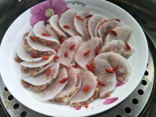 肉馅蒸萝卜夹的做法步骤：7