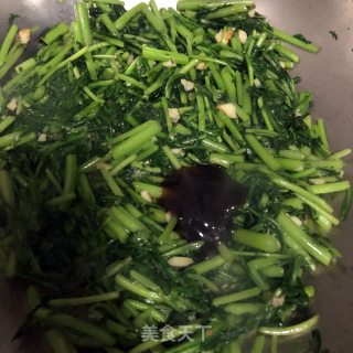 简单版炒茼蒿的做法步骤：4