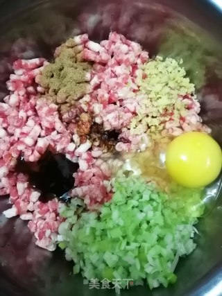 云吞的做法步骤：1