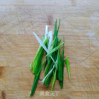 胡萝卜炒豆皮的做法步骤：3