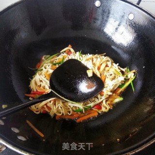 胡萝卜炒豆皮的做法步骤：6