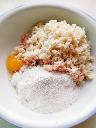 炸莲藕丸子的做法步骤：4