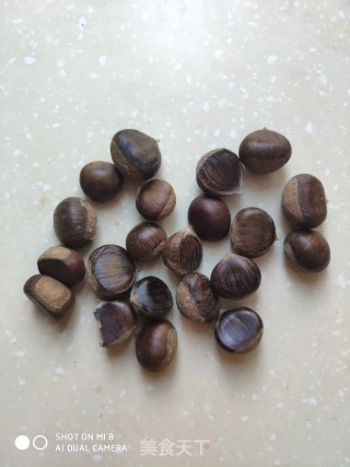 栗子红枣白米粥的做法步骤：1
