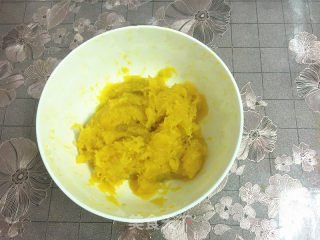 南瓜饼的做法步骤：2