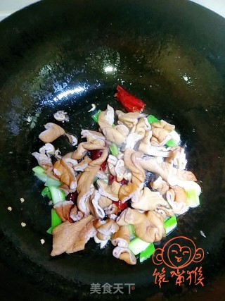 肥肠烧豆腐的做法步骤：4