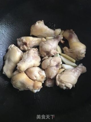 胡萝卜炖鸡翅根的做法步骤：5