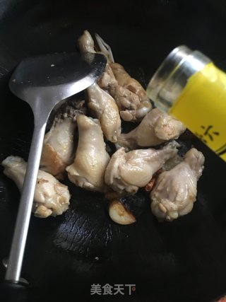 胡萝卜炖鸡翅根的做法步骤：6