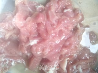铁板烧牛柳的做法步骤：1