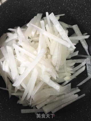 萝卜鱼圆汤的做法步骤：3