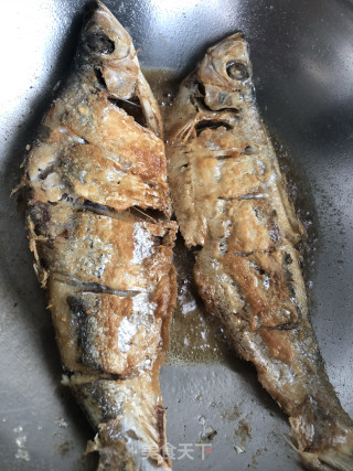 煎鱼的做法步骤：4