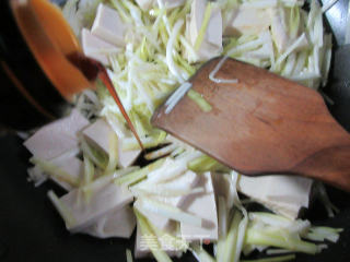 韭菜芽炒千页豆腐的做法步骤：6