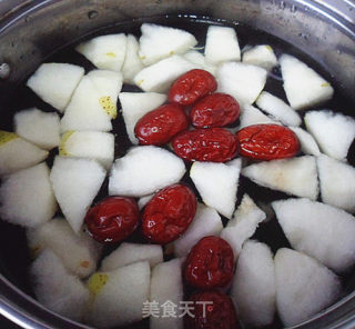 秋季润燥好汤——红枣雪梨汤的做法步骤：3