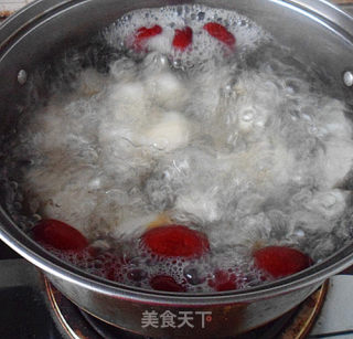 秋季润燥好汤——红枣雪梨汤的做法步骤：5