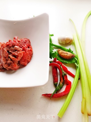小炒牛肉的做法步骤：1