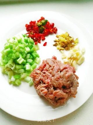 小炒牛肉的做法步骤：2