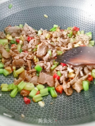 小炒牛肉的做法步骤：8