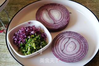香煎洋葱猪肉饼的做法步骤：2