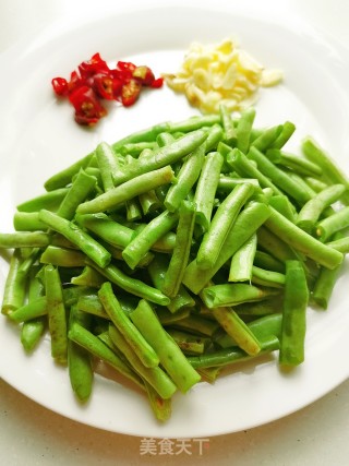 炝炒四季豆的做法步骤：2