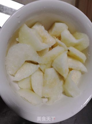 冰糖红枣炖雪梨的做法步骤：3