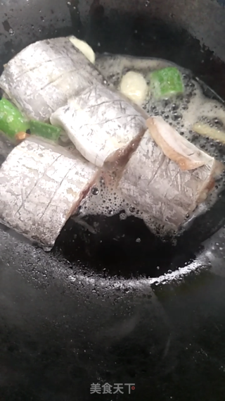 超简单的家常红烧带鱼的做法步骤：3