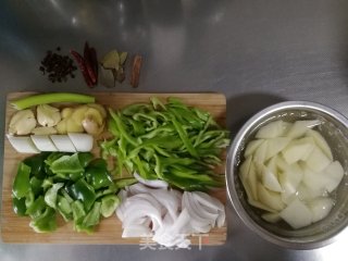 大盘鸡的做法步骤：2