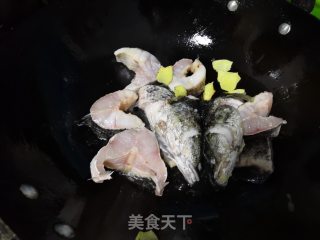 黑鱼汤的做法步骤：3