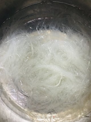 蒜蓉金针菇粉丝的做法步骤：2
