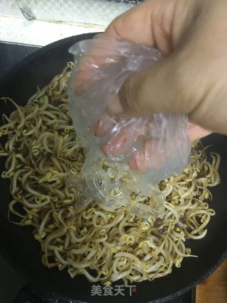 笨豆芽炒粉的做法步骤：5