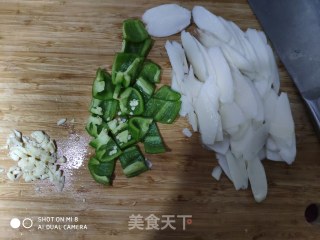 山药片炒辣椒的做法步骤：2