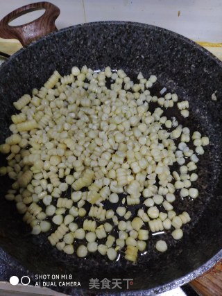 炒玉米粒的做法步骤：3