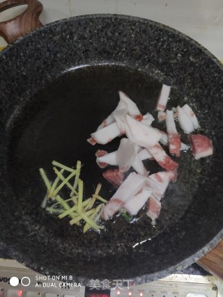 豇豆炒肉丝的做法步骤：2