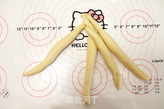 辫子面包的做法步骤：9