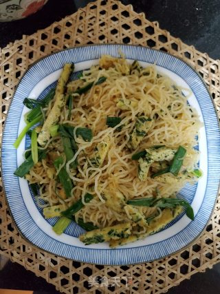 蛋饼炒米粉的做法步骤：5
