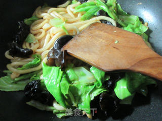 黑木耳包心菜炒土豆粉条的做法步骤：8