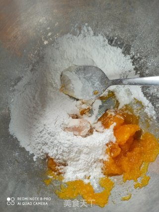 南瓜糯米粉红豆糕的做法步骤：2
