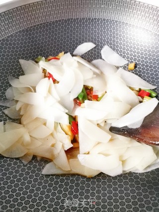 白萝卜炒牛肉的做法步骤：8