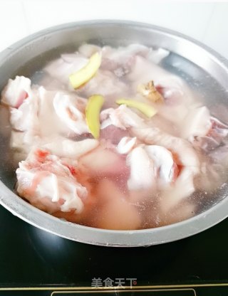 板栗烧猪蹄的做法步骤：3