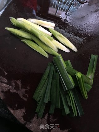 香菇焖鸡的做法步骤：4